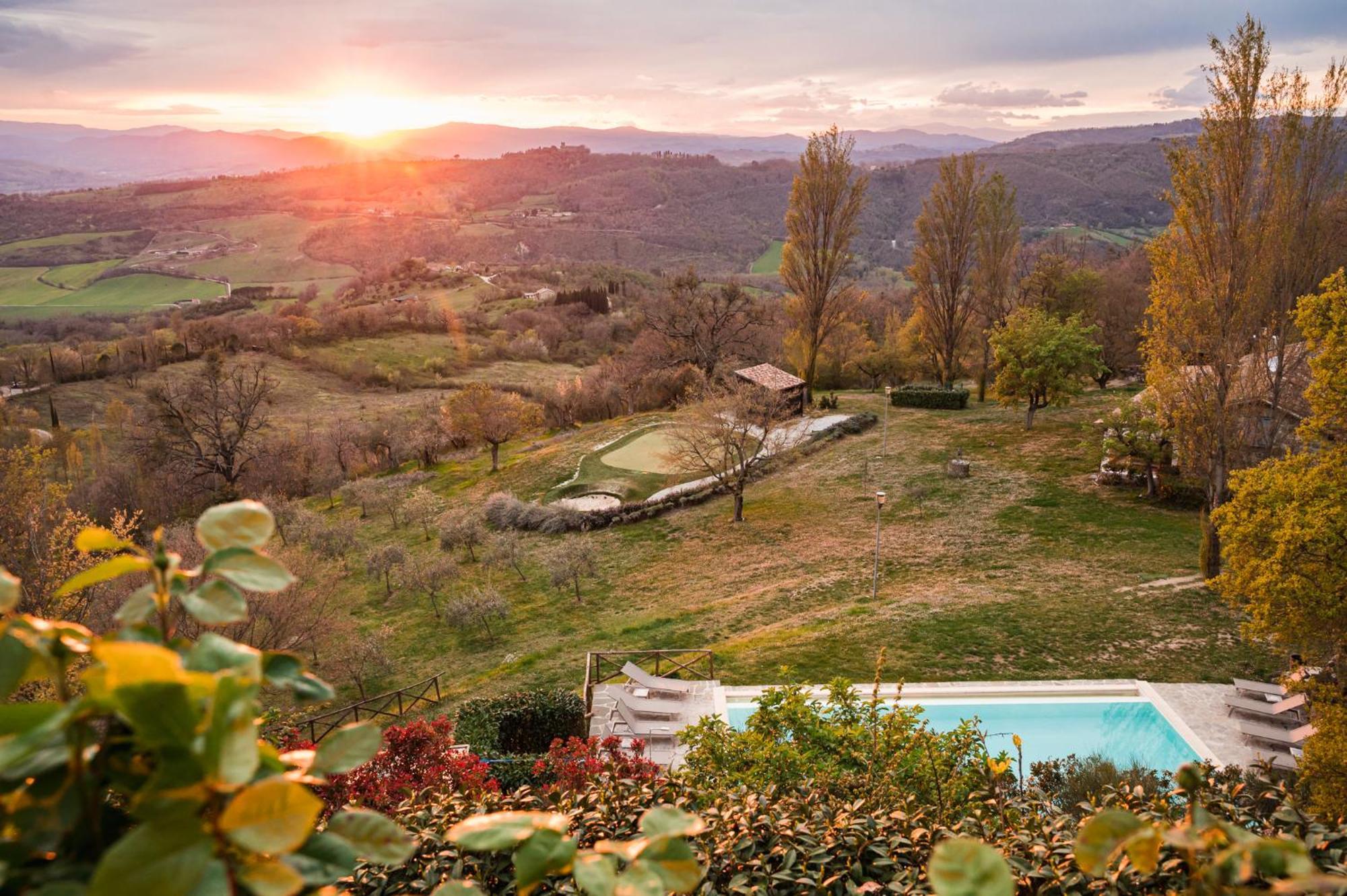 Nikis Resort Gubbio Exterior photo