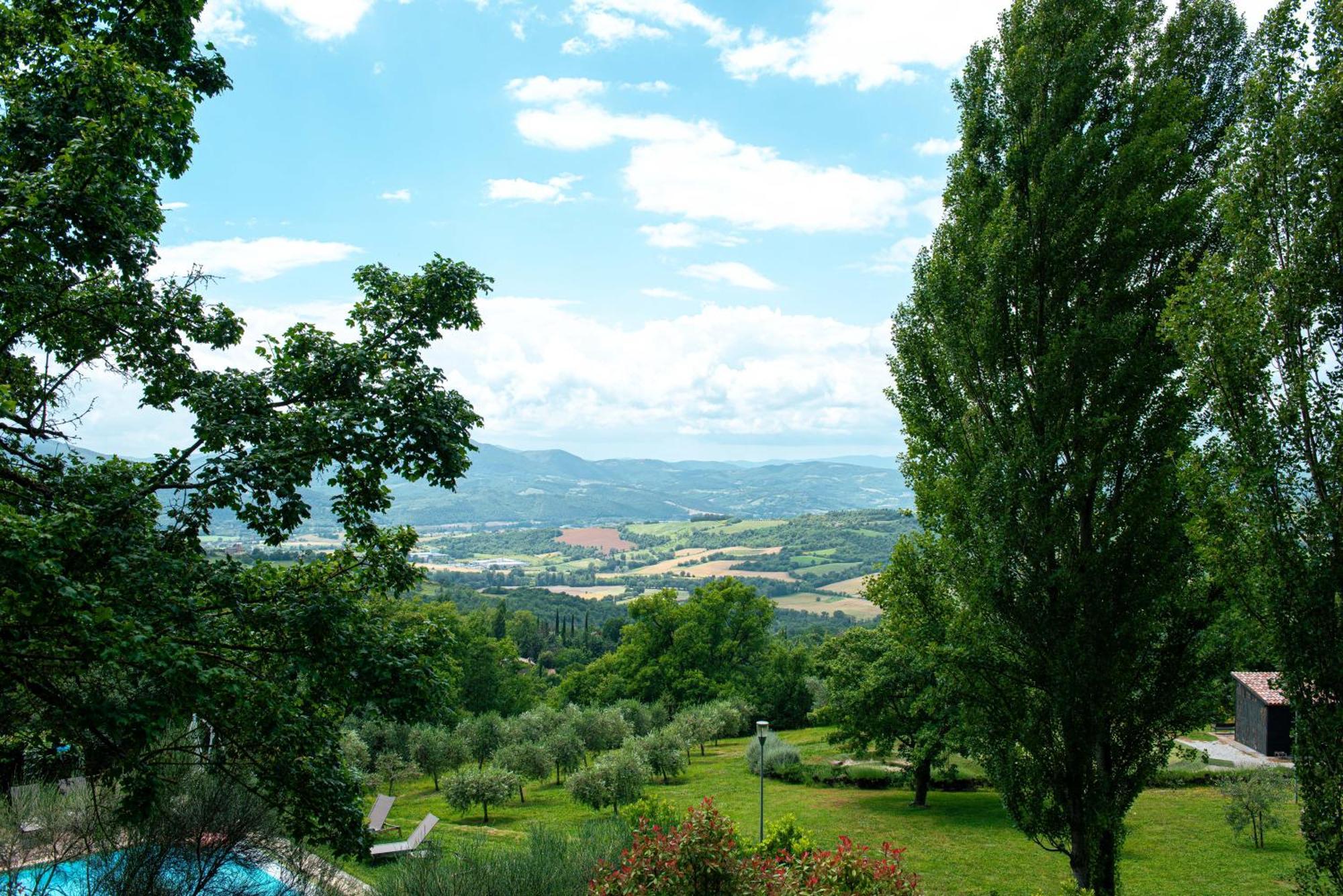 Nikis Resort Gubbio Exterior photo